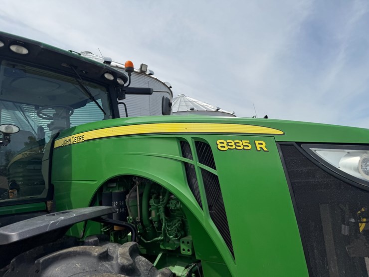 2013-john-deere-8335r-image-40