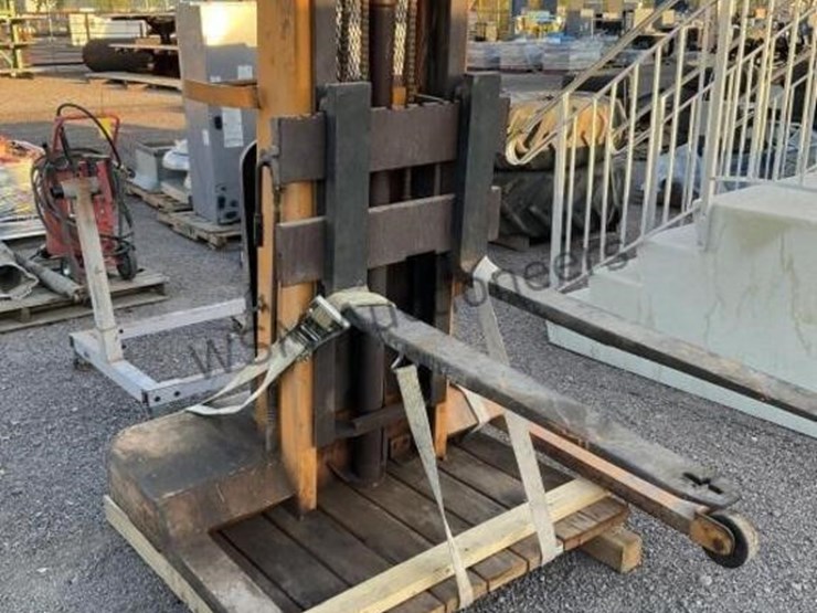 big-joe-electric-forklift-image-3