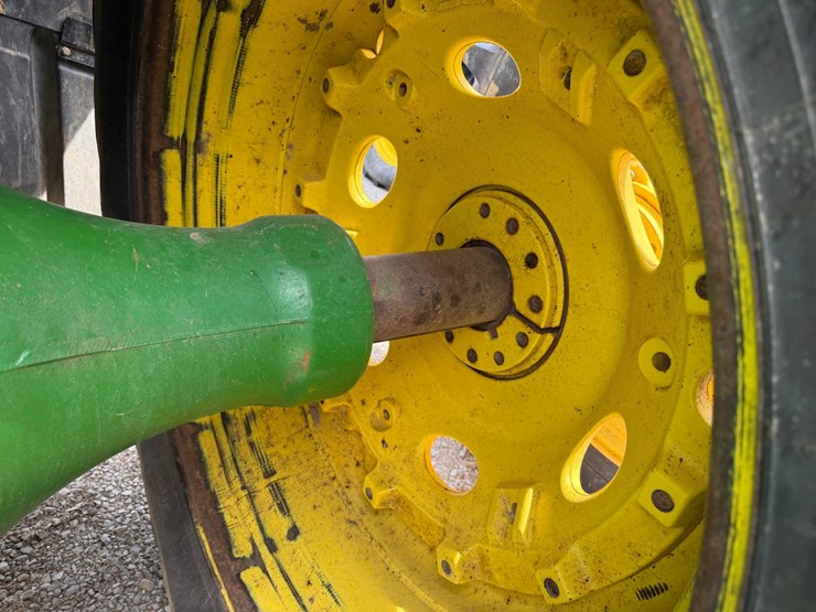 2004-john-deere-8230-image-11