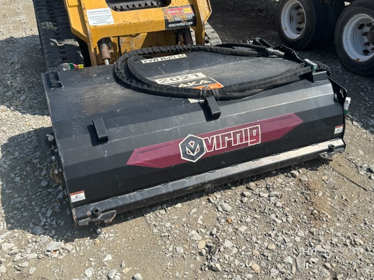 virning-pub72-sweeper-skid-steer-attachment-image-2
