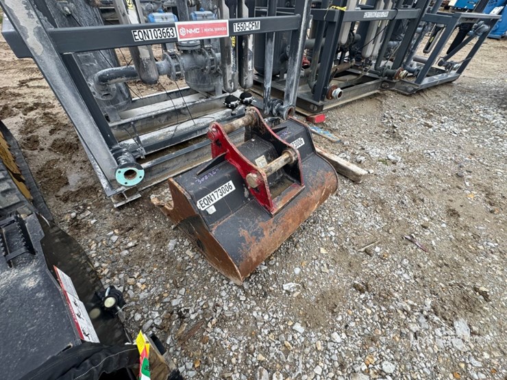 36"-digging-bucket-image-4