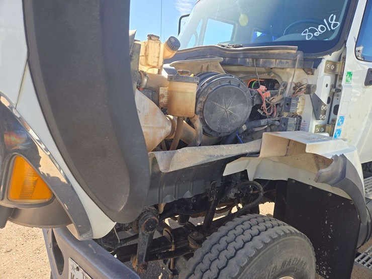 2011-international-7400-image-27