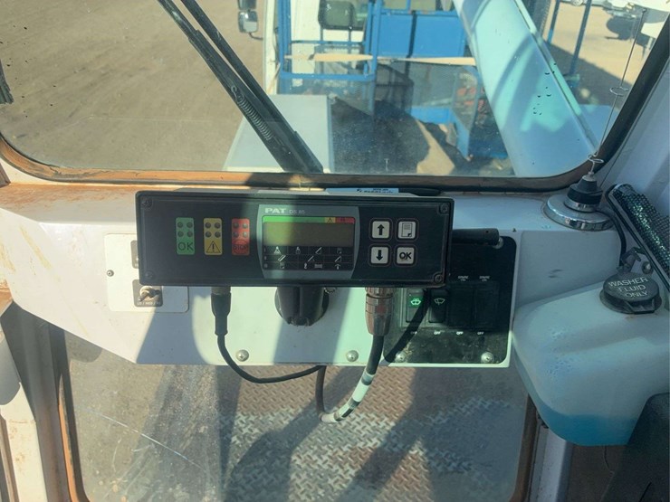 international-2010-40100s-truck-crane-image-33