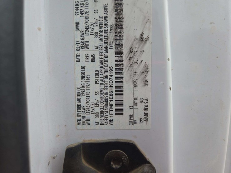 2017-ford-f150-xl-image-16