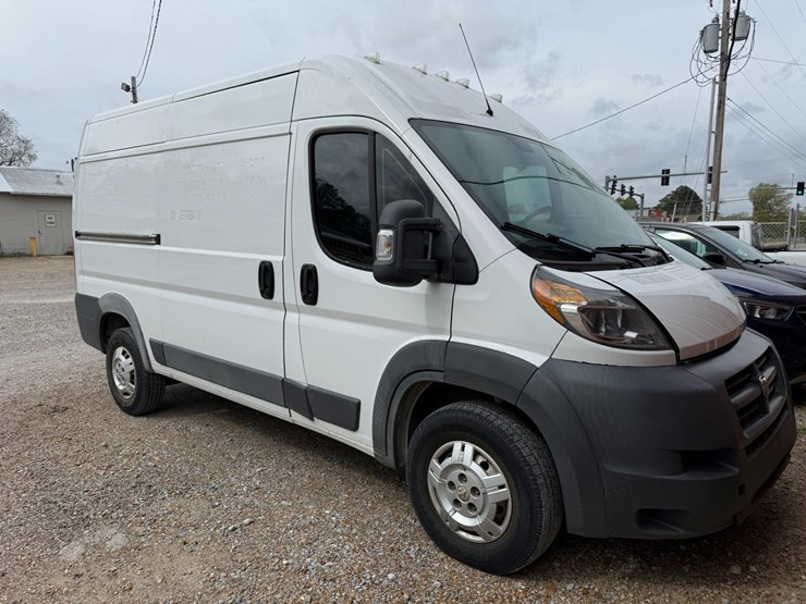 2014-ram-promaster-2500-image-2