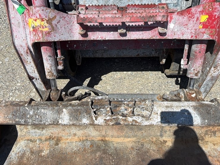 takeuchi-tl10v2-image-11