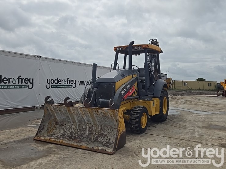 2019-deere-310l-image-1