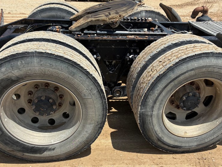 2017-kenworth-t880-image-13