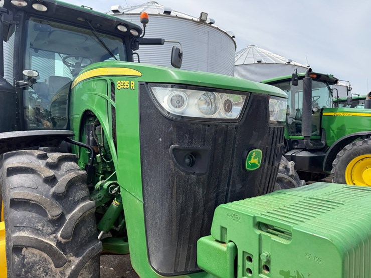 2013-john-deere-8335r-image-39