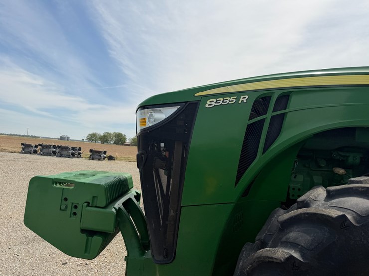 2013-john-deere-8335r-image-35
