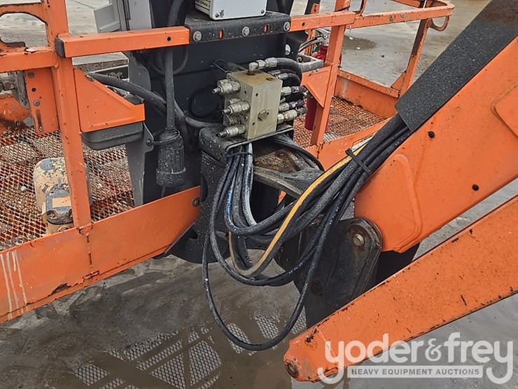 2016-jlg-800aj-image-24