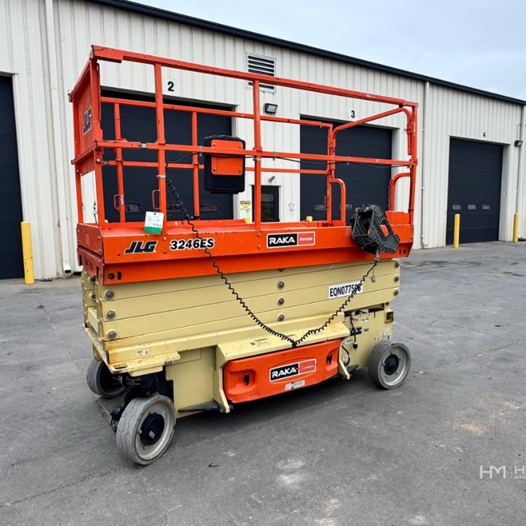 2018 JLG 3246ES