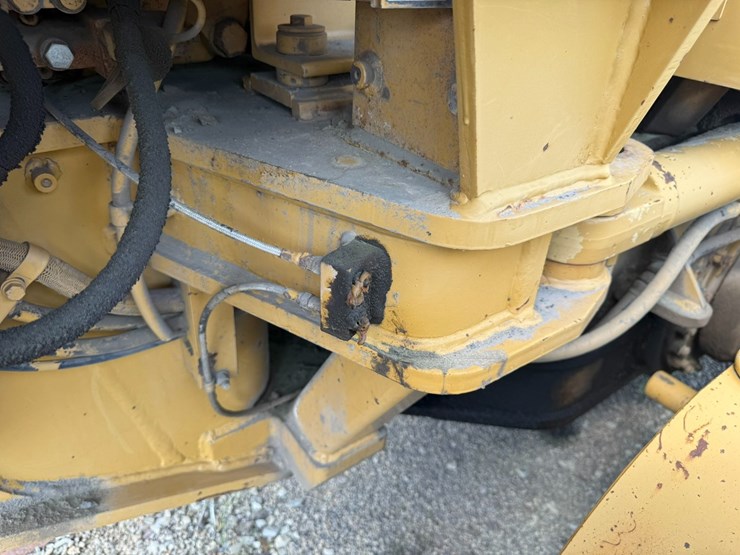 caterpillar-12h-image-54