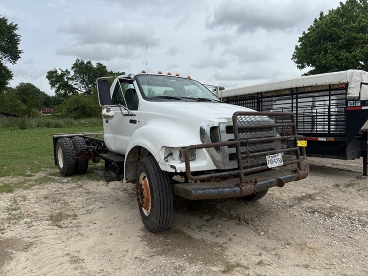 2009-ford-f750-xl-image-3