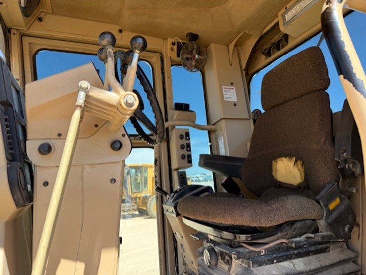 2005-caterpillar-140h-image-7