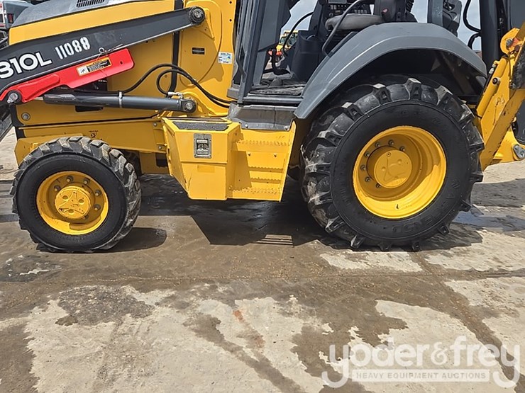2019-deere-310l-image-9