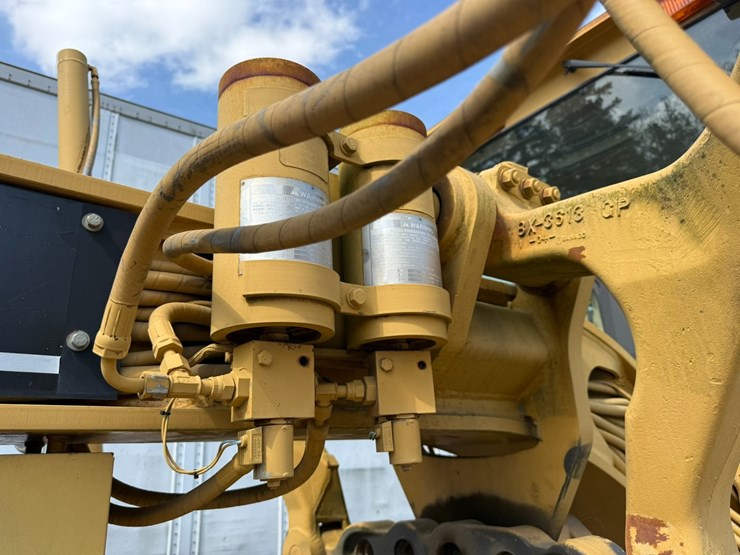 caterpillar-12h-image-37