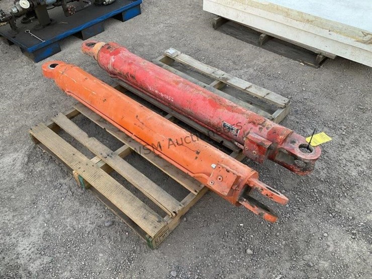 (2)-large-hydraulic-cylinders-image-4