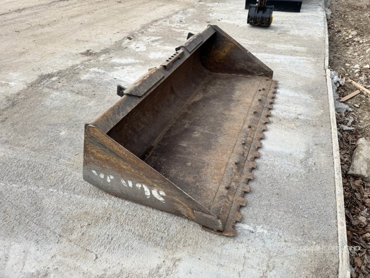 78"-skid-steer-bucket-image-2