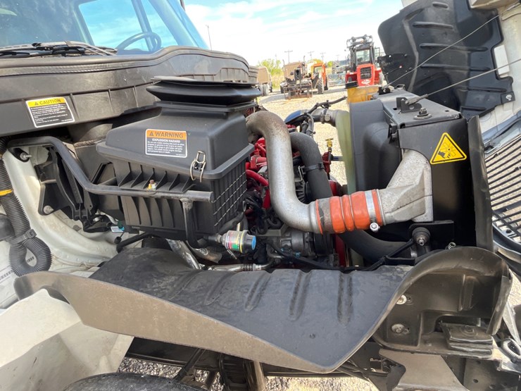 2019-international-durastar-4300-image-13