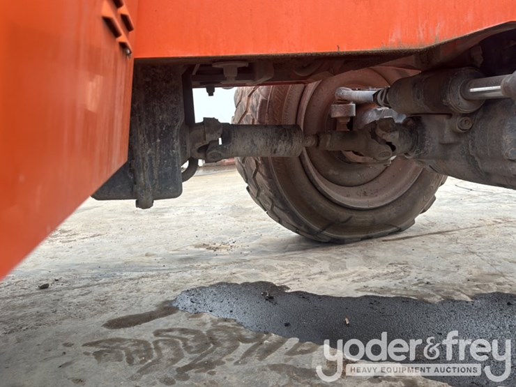 2013-sky-trak-8042-image-24