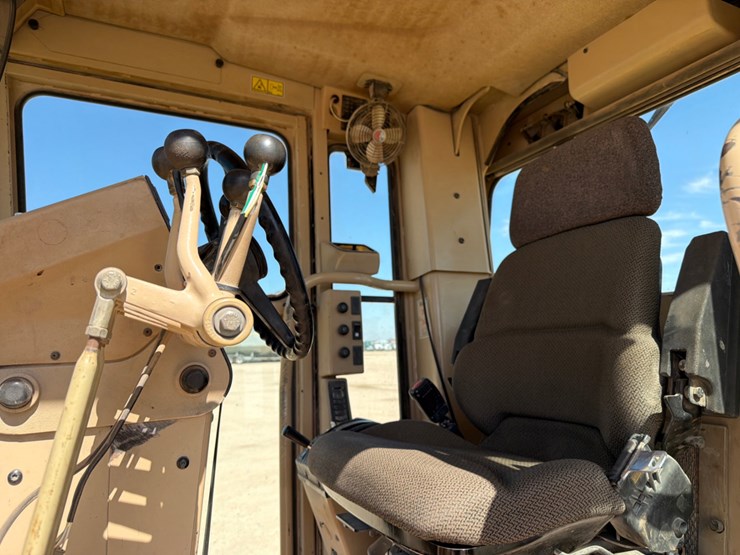 2007-caterpillar-140h-image-13