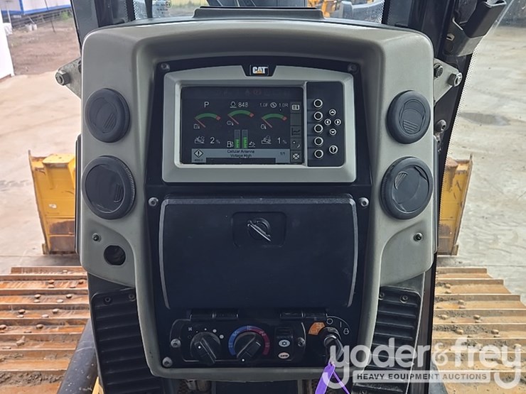 2016-caterpillar-d6n-image-87