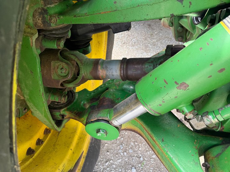 2013-john-deere-8335r-image-18