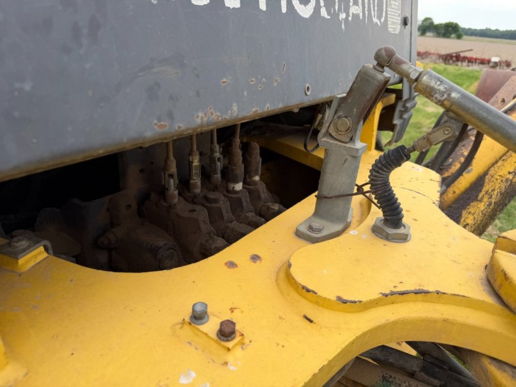 new-holland-lb75b-image-34