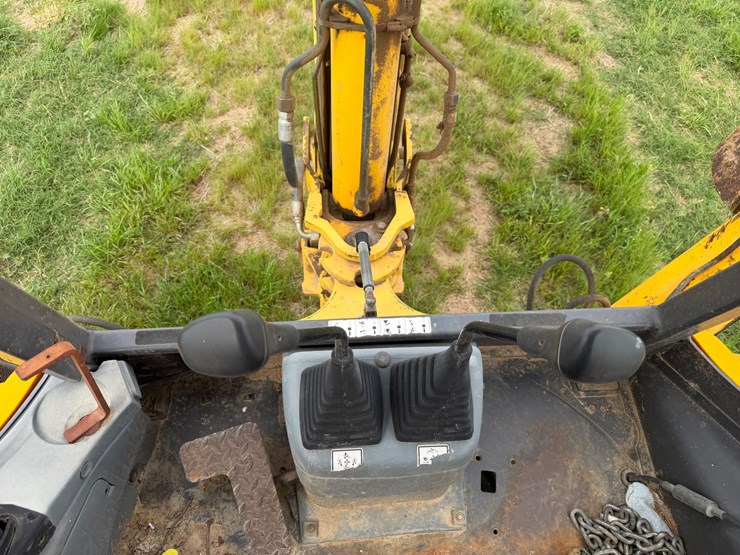 new-holland-lb75b-image-93