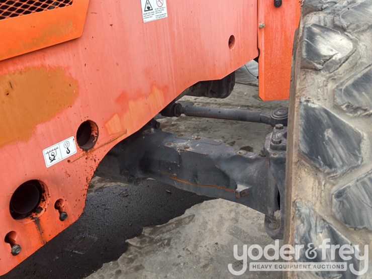 2013-sky-trak-8042-image-16