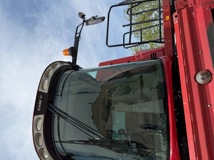 2016-case-ih-8240-image-29