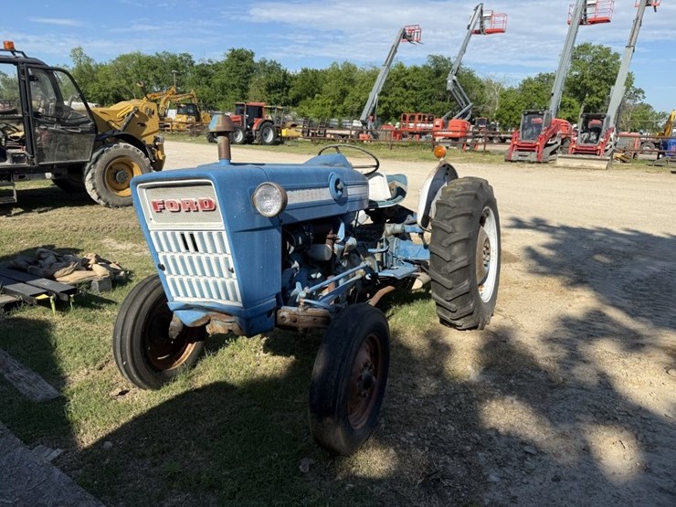 ford-tractor-image-1