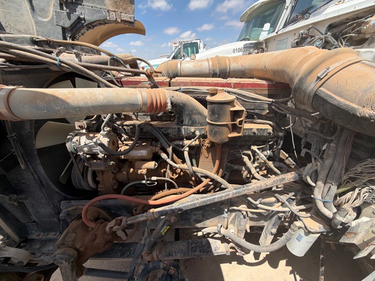 2000-peterbilt-379-image-2