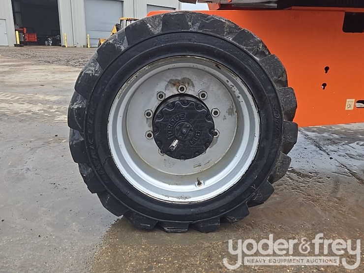 2016-jlg-800aj-image-11