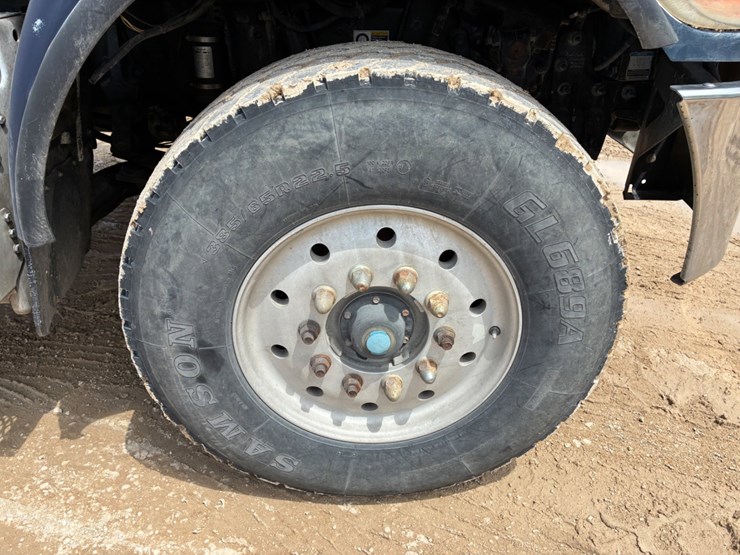 2012-peterbilt-348-image-9