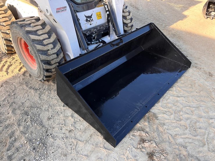 wildcat-74"-skid-steer-long-bottom-bucket-image-3