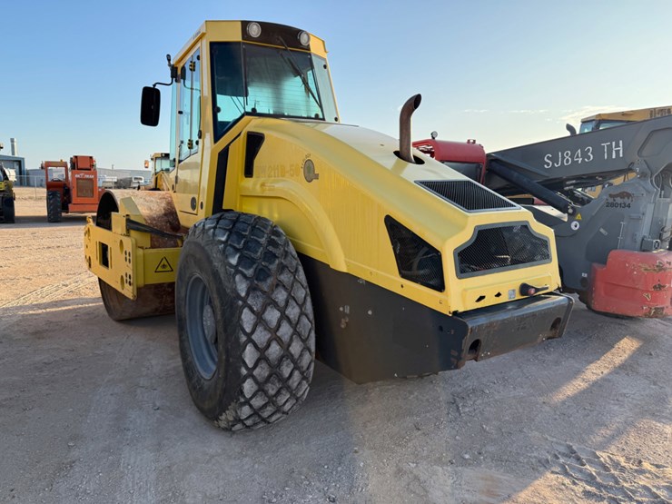 2014-bomag-bw211d-50-image-7