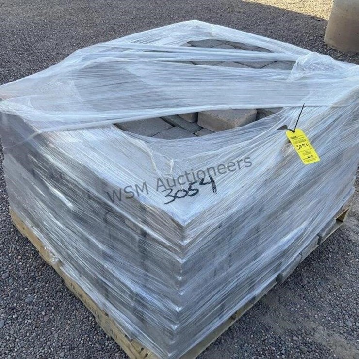 PALLET OF STONE PAVERS