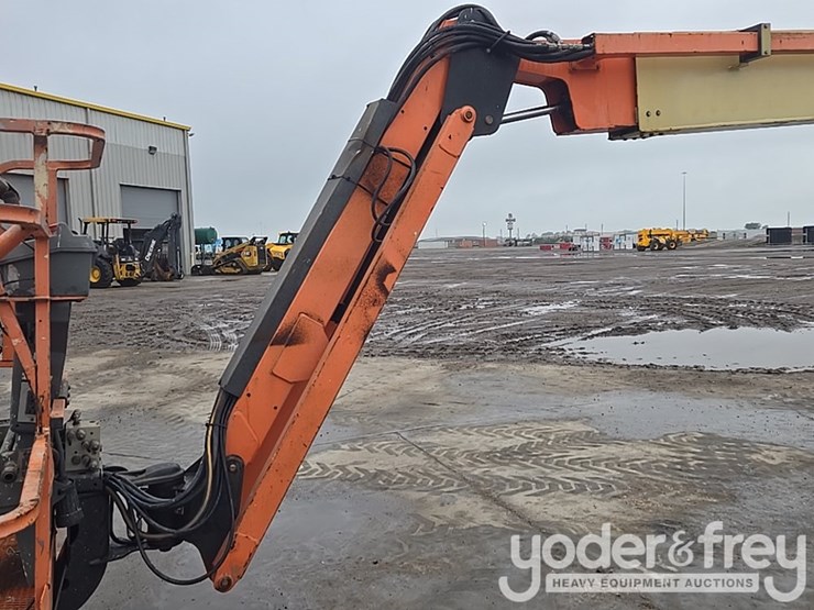 2016-jlg-800aj-image-21