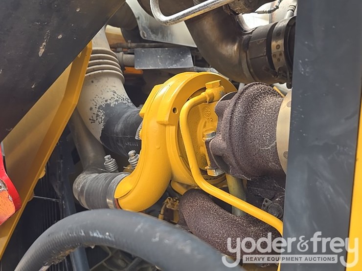2019-deere-310l-image-47