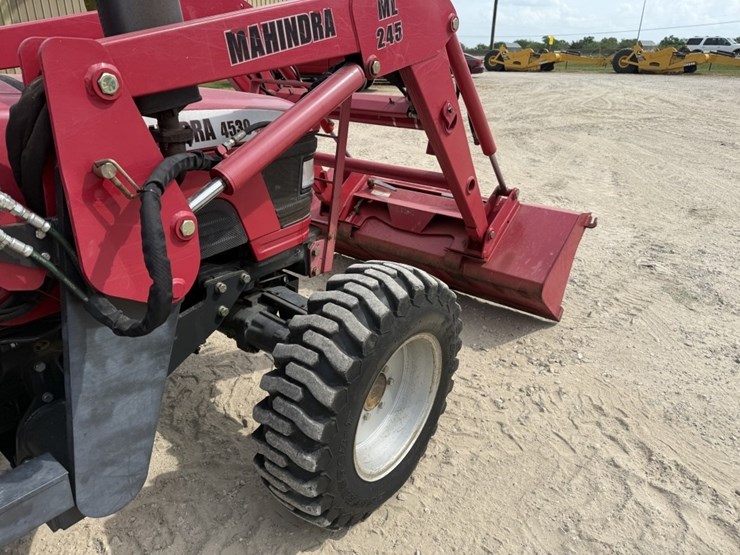 2018-mahindra-4530-image-14