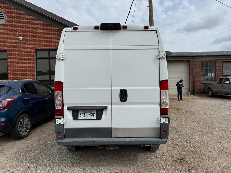 2014-ram-promaster-2500-image-14