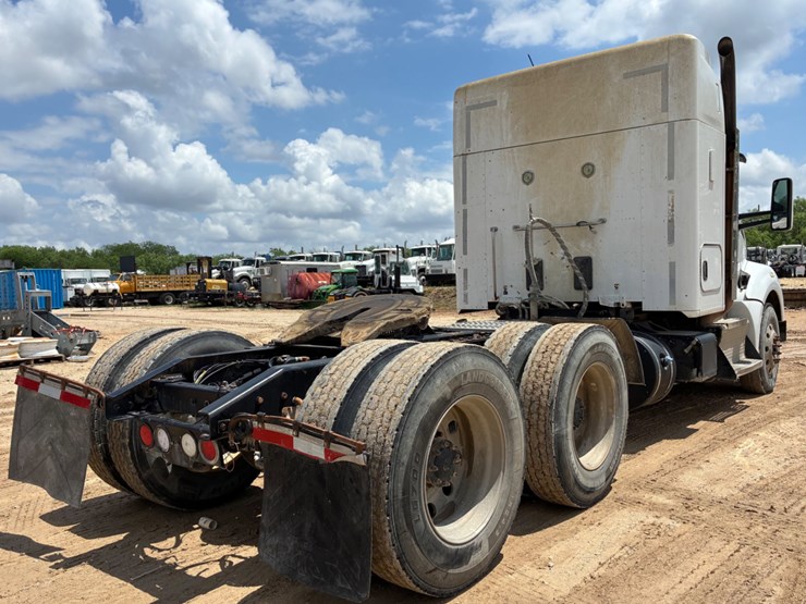 2017-kenworth-t880-image-4