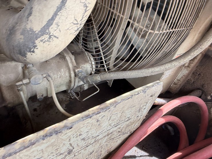 #46876-•-ingersoll-rand-mobile-air-compressor-image-38