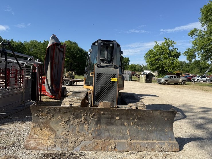 2019-case-750m-wt-image-6