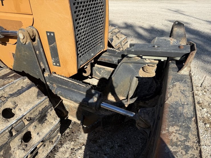 2019-case-750m-wt-image-16