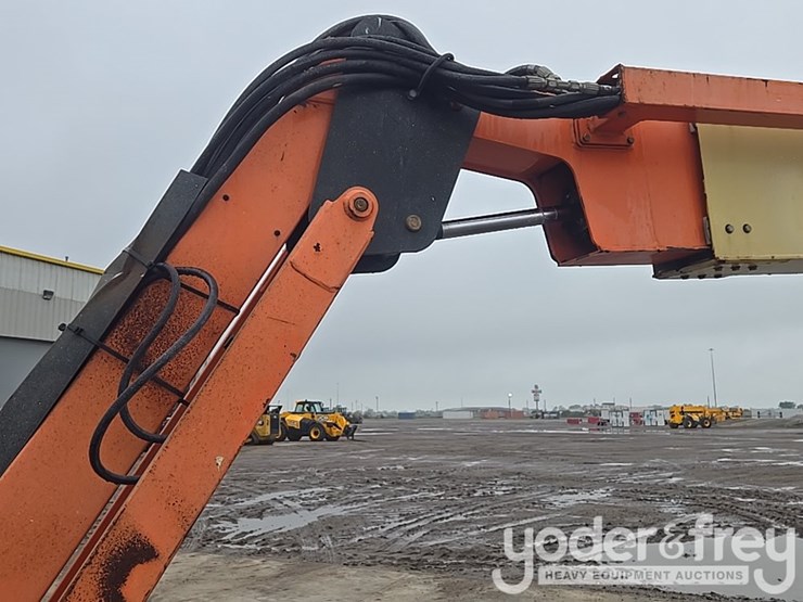 2016-jlg-800aj-image-22