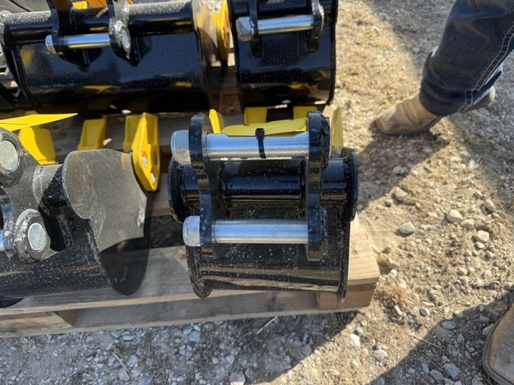 8in-mini-ex-bucket-image-2