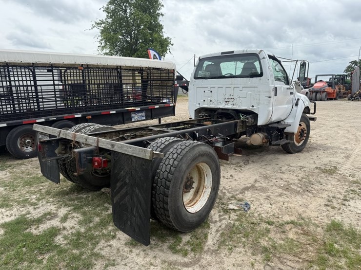 2009-ford-f750-xl-image-5